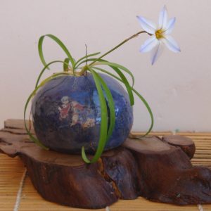 Pot “Reflet des songes” – Sphère émaillée bleu nuit