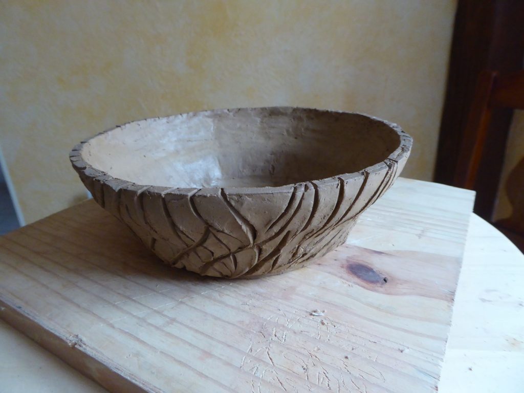 Bol “Écorce” – Terre brute sculptée à la main