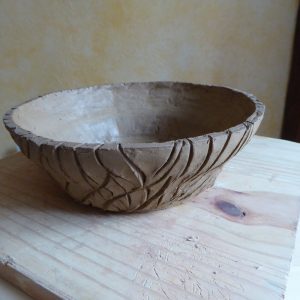 Bol “Écorce” – Terre brute sculptée à la main