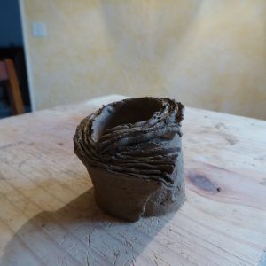 Coupe “Tourbillon” – Sculpture de terre en mouvement