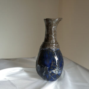 Vase à Bec en Grès Noir Chamotté