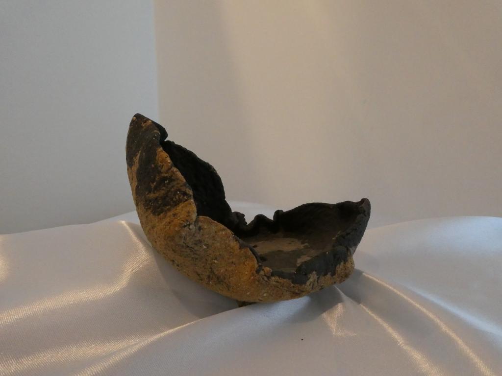 Petit berceau en grès mélangés beige et noir – Image 2