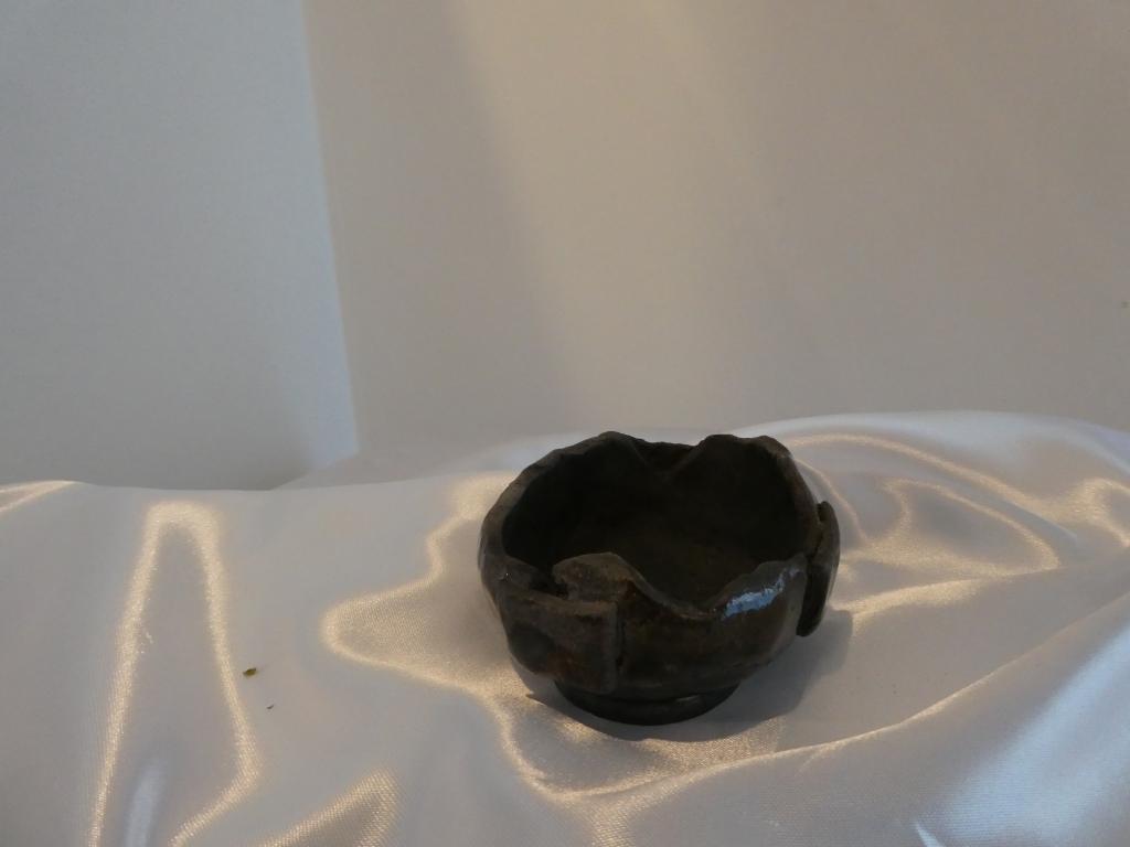 Petit Vase Bonsaï en Grès Noir Émaillé – Image 4
