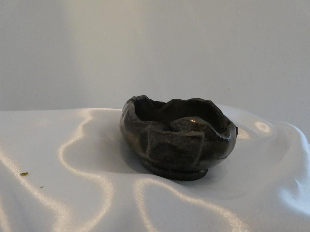 Petit Vase Bonsaï en Grès Noir Émaillé – Image 3