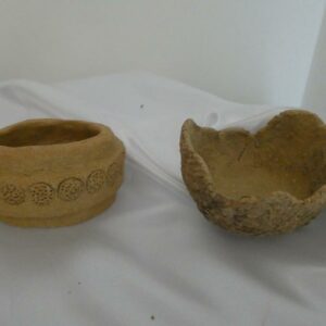 Petits contenants en grès beige pour kusamono