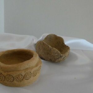 Petits contenants en grès beige pour kusamono