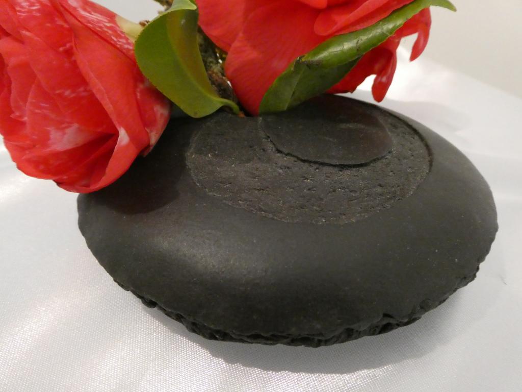 Vase Ikebana en Grès Noir – Image 2