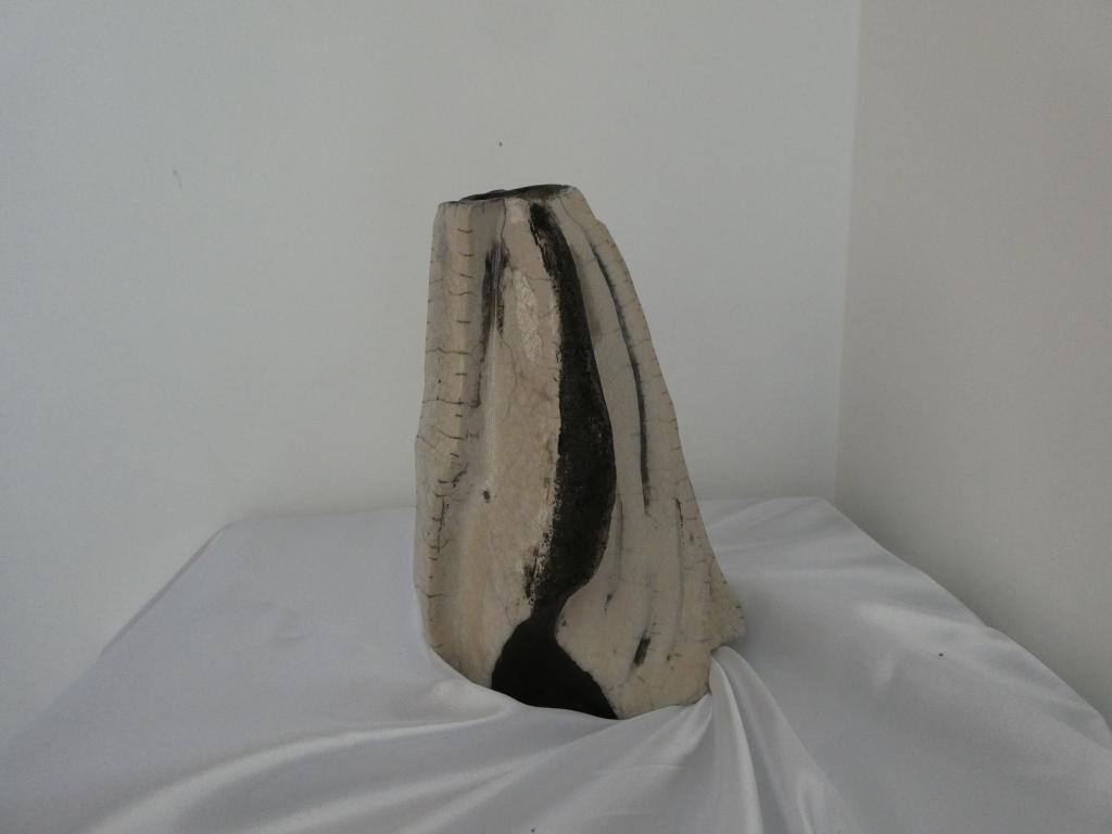 Vase Kirinuki en Grès Blanc Chamotté et Émaillé Raku – Image 5