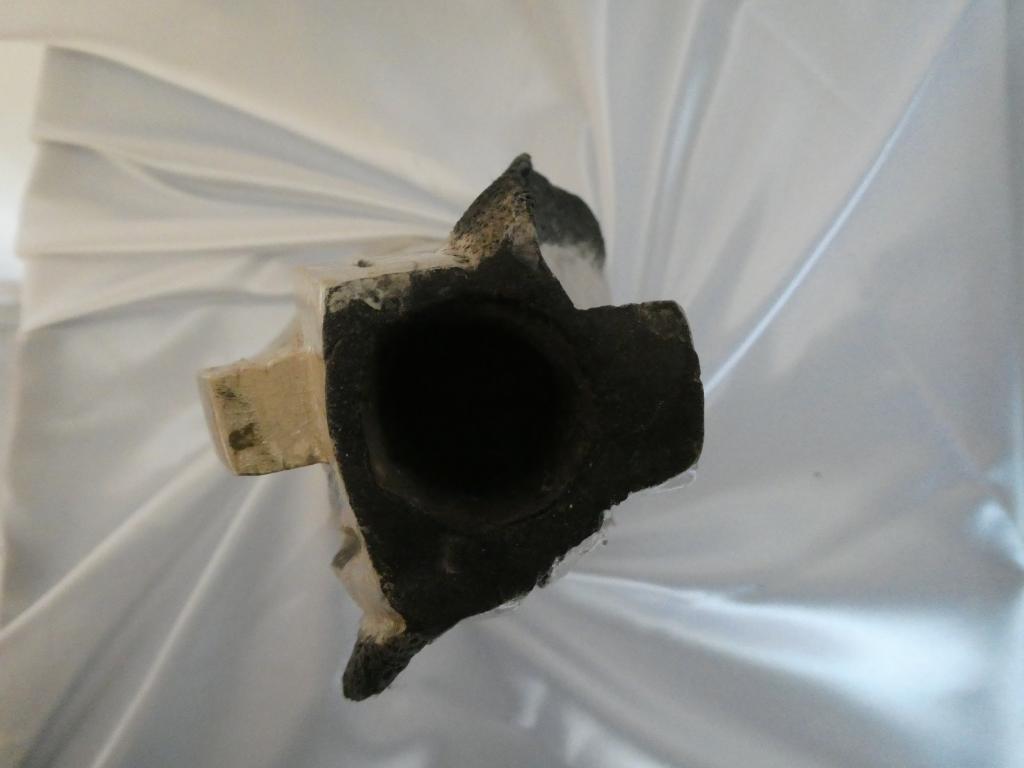 Vase Kirinuki en Grès Blanc Chamotté et Émaillé Raku – Image 4