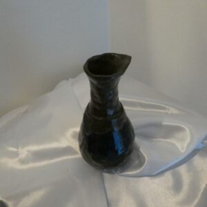 Vase à Bec en Grès Noir Chamotté