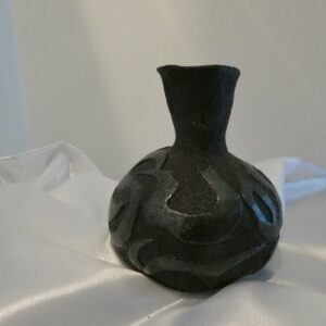 Vase en Grès Noir Chamotté pour Compositions Ikebana