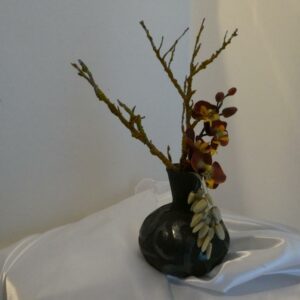 Vase en Grès Noir Chamotté pour Compositions Ikebana